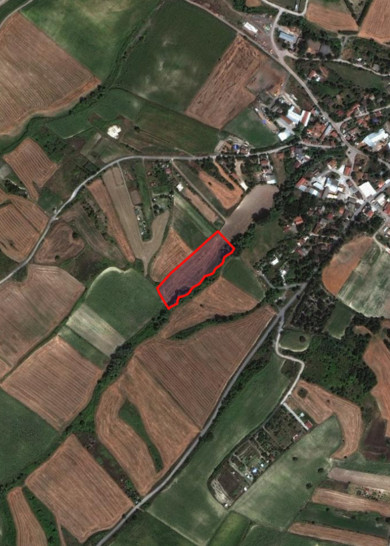 Land area of 672 m²